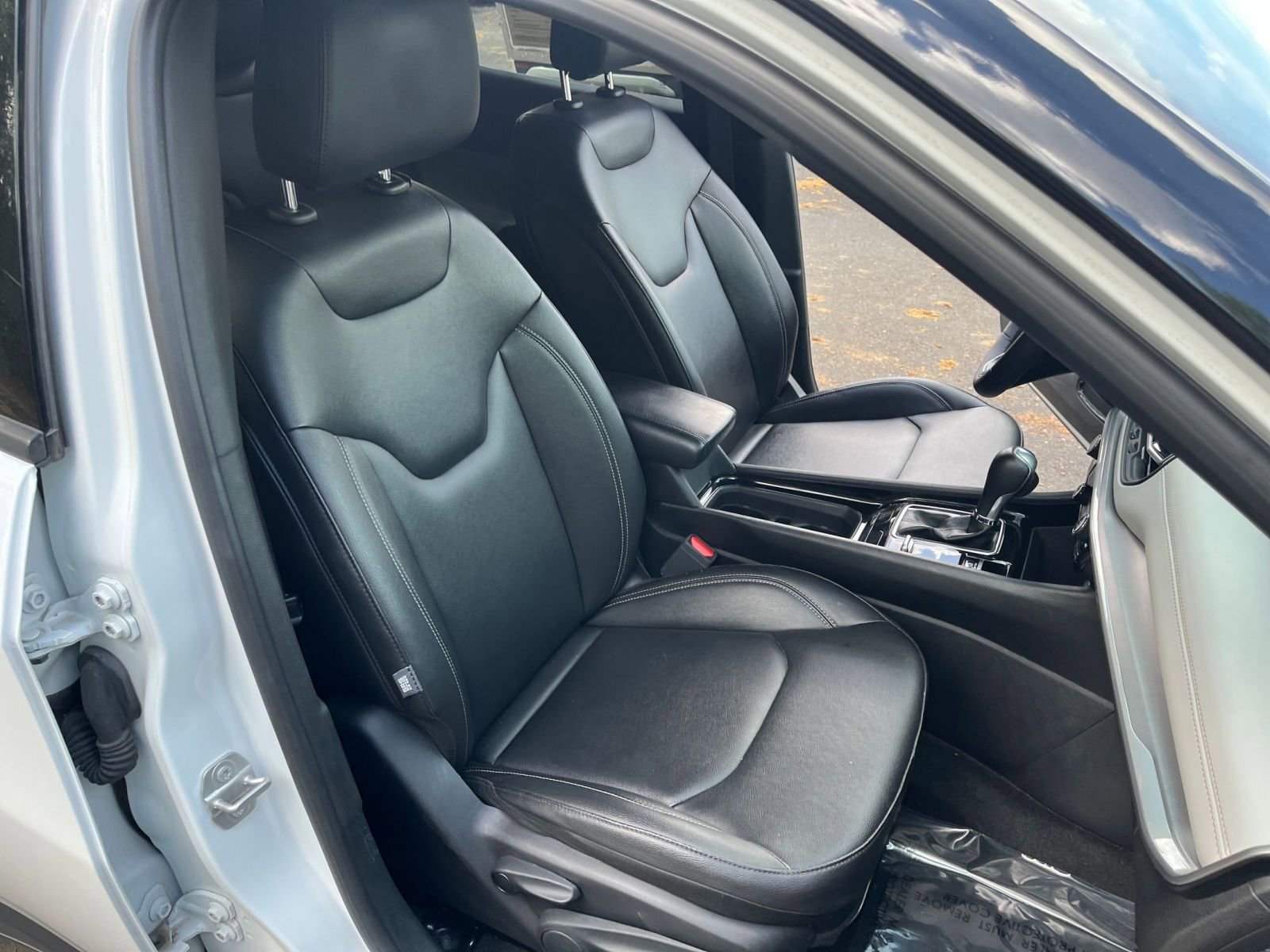 Used 2025 Jeep Compass Limited image 37