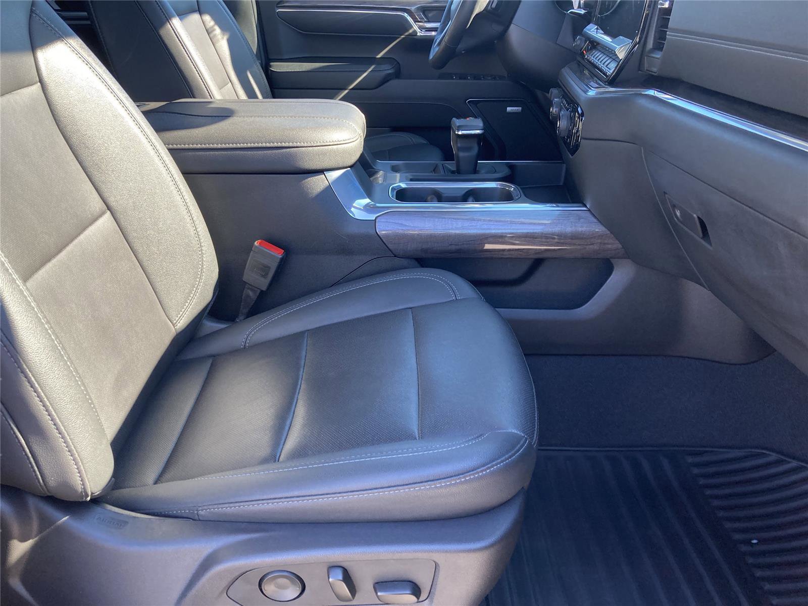 Used 2024 Chevrolet Silverado 1500 LTZ w/ LTZ Convenience Package II image 31