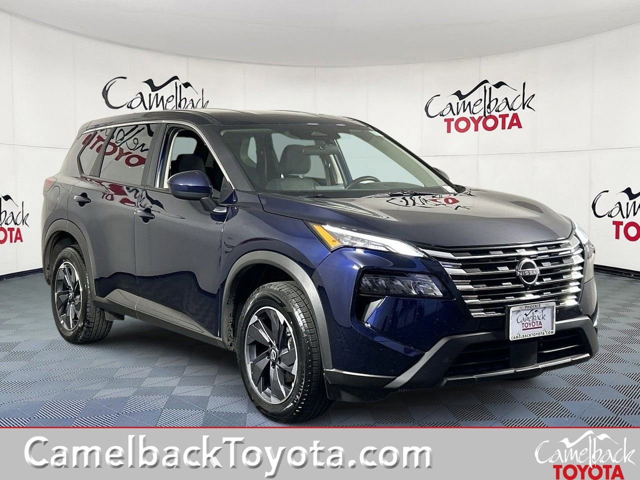 Used 2025 Nissan Rogue SV image 1