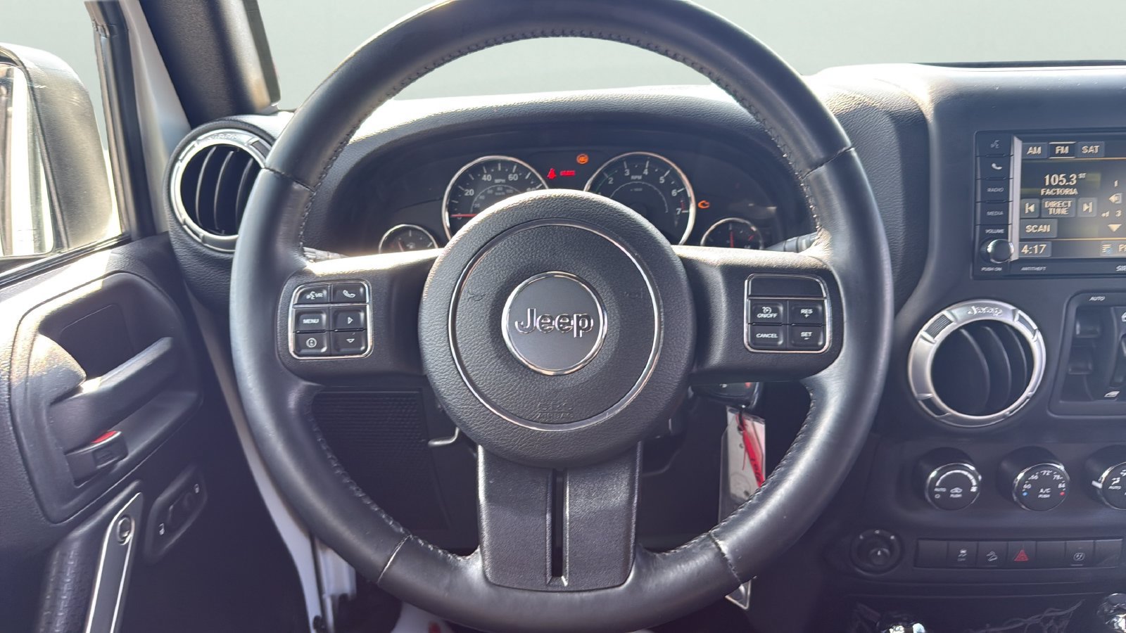 Used 2015 Jeep Wrangler Unlimited Sahara w/ Connectivity Group AWD/4WD image 37