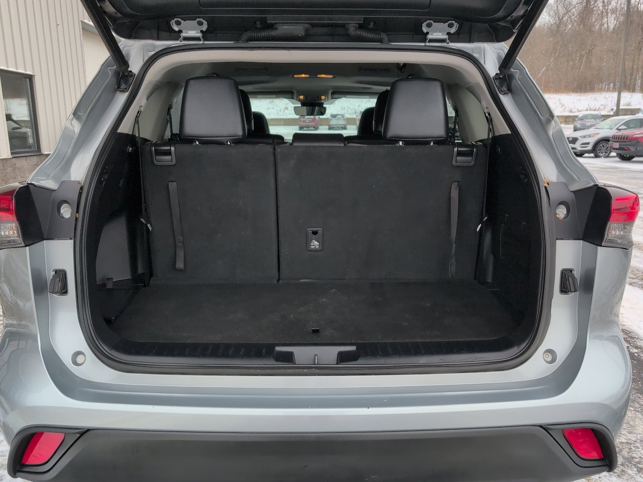 Used 2020 Toyota Highlander XLE image 13