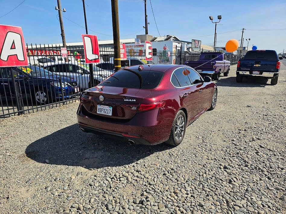 Used 2017 Alfa Romeo Giulia RWD image 5