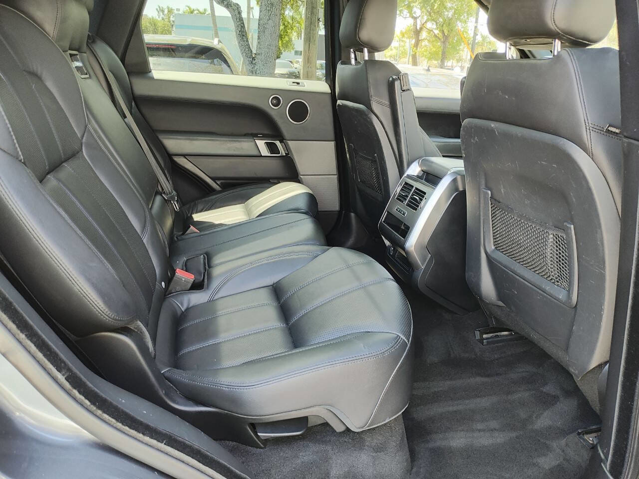 Used 2015 Land Rover Range Rover Sport SE image 48