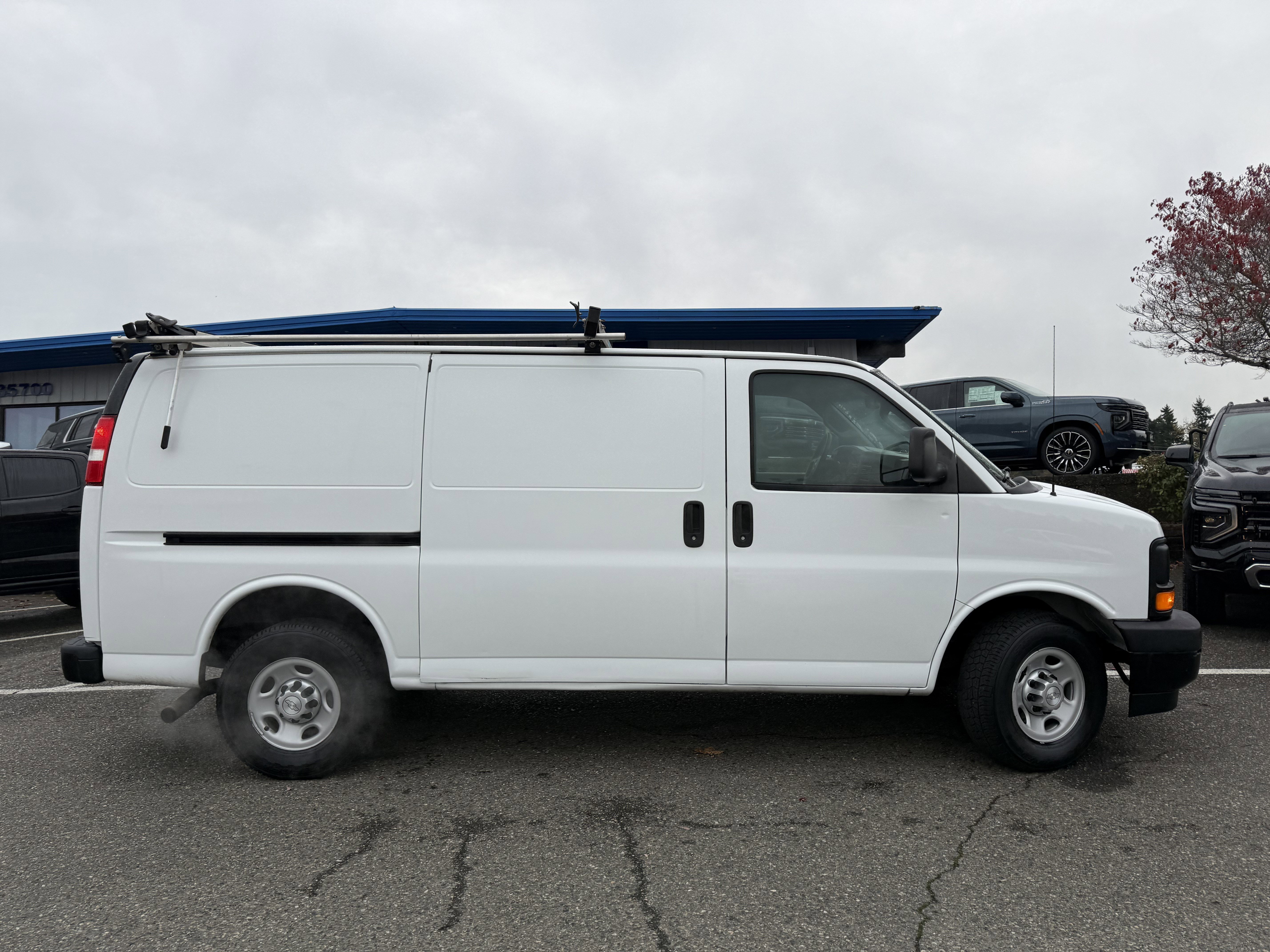 Used 2017 Chevrolet Express 2500 image 5