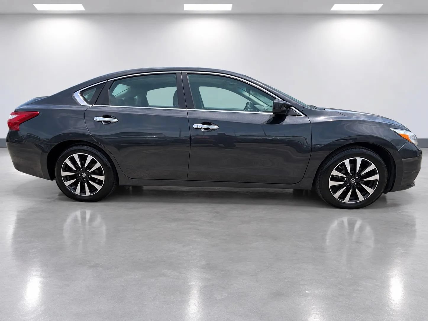 Used 2018 Nissan Altima 2.5 SV FWD image 4