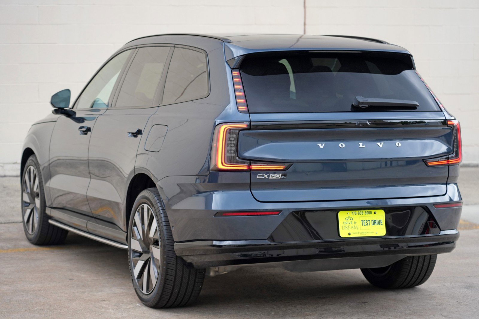 Used 2025 Volvo EX90 Ultra AWD/4WD image 50
