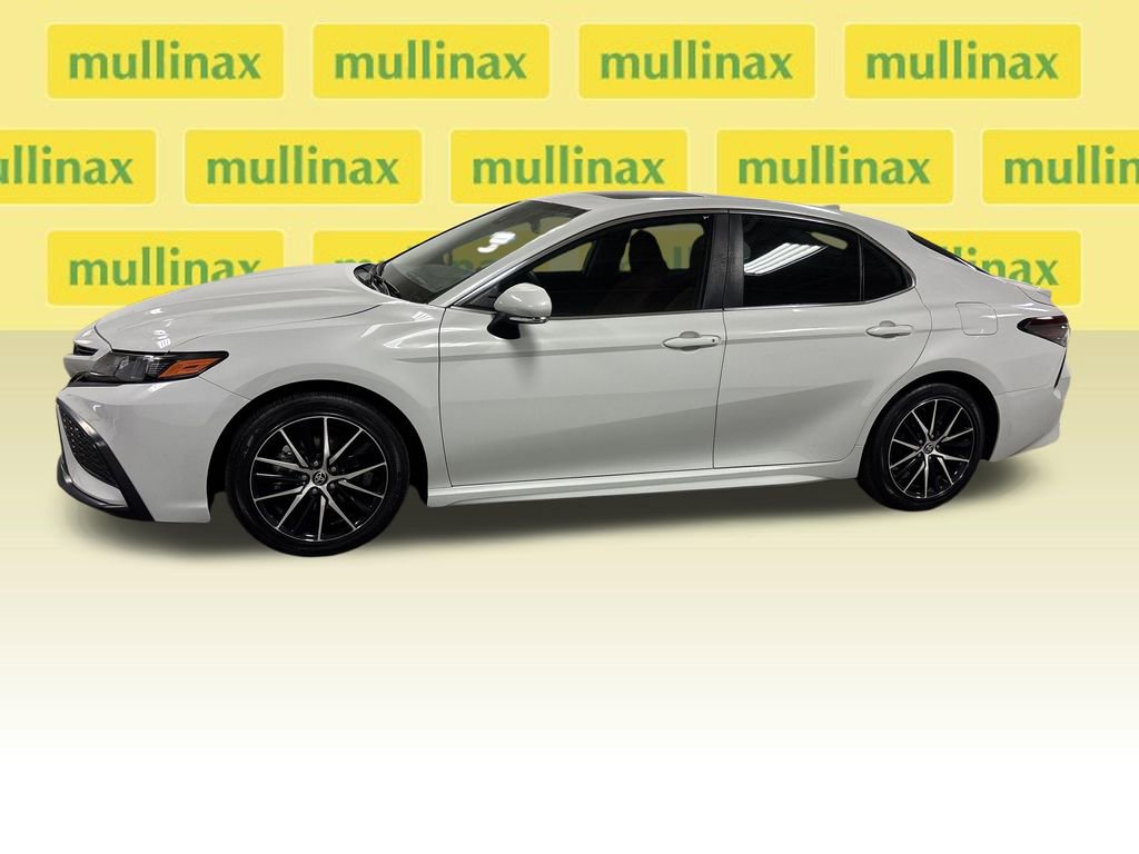 Used 2024 Toyota Camry SE w/ Convenience Package FWD image 9
