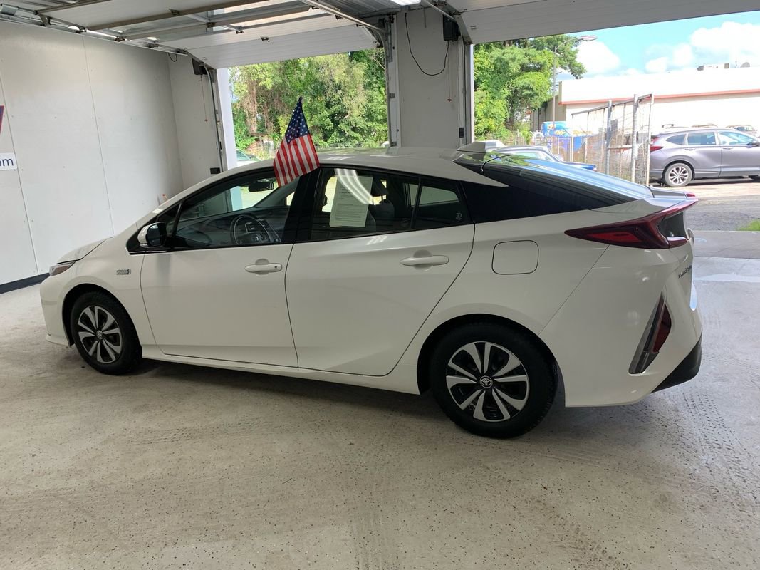 Used 2018 Toyota Prius Prime Plus image 3
