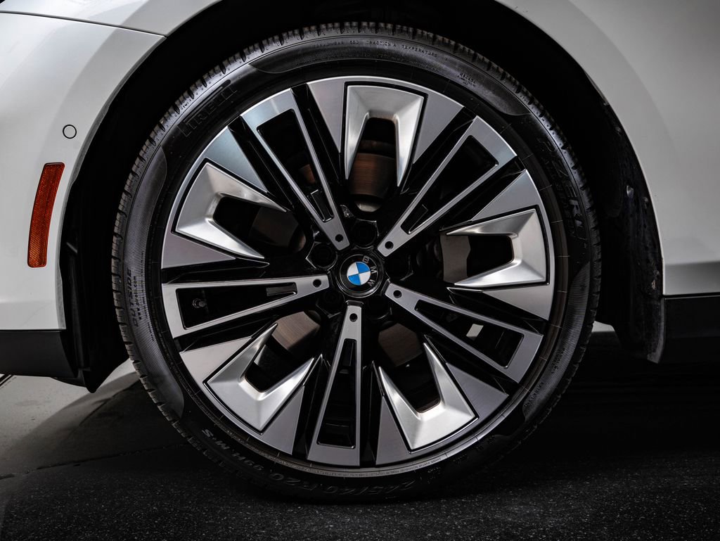 Certified 2025 BMW 530i xDrive AWD/4WD image 13