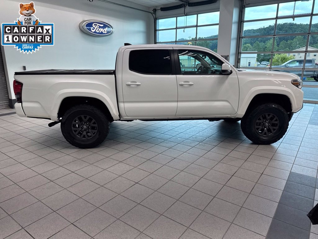 Used 2022 Toyota Tacoma SR5 AWD/4WD image 19