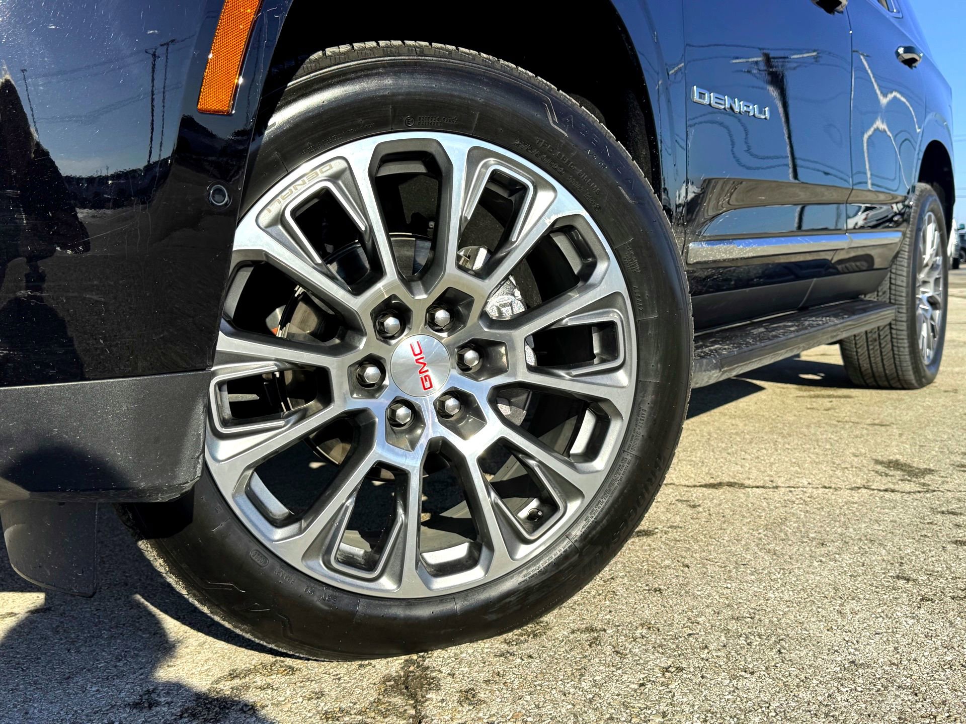 Used 2025 GMC Yukon Denali image 2