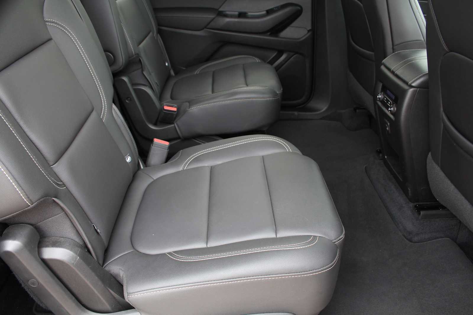 Used 2023 Chevrolet Traverse LT FWD image 24