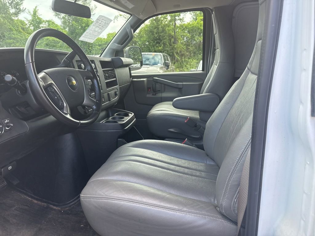 Used 2018 Chevrolet Express 2500 w/ Driver Convenience Package RWD image 8