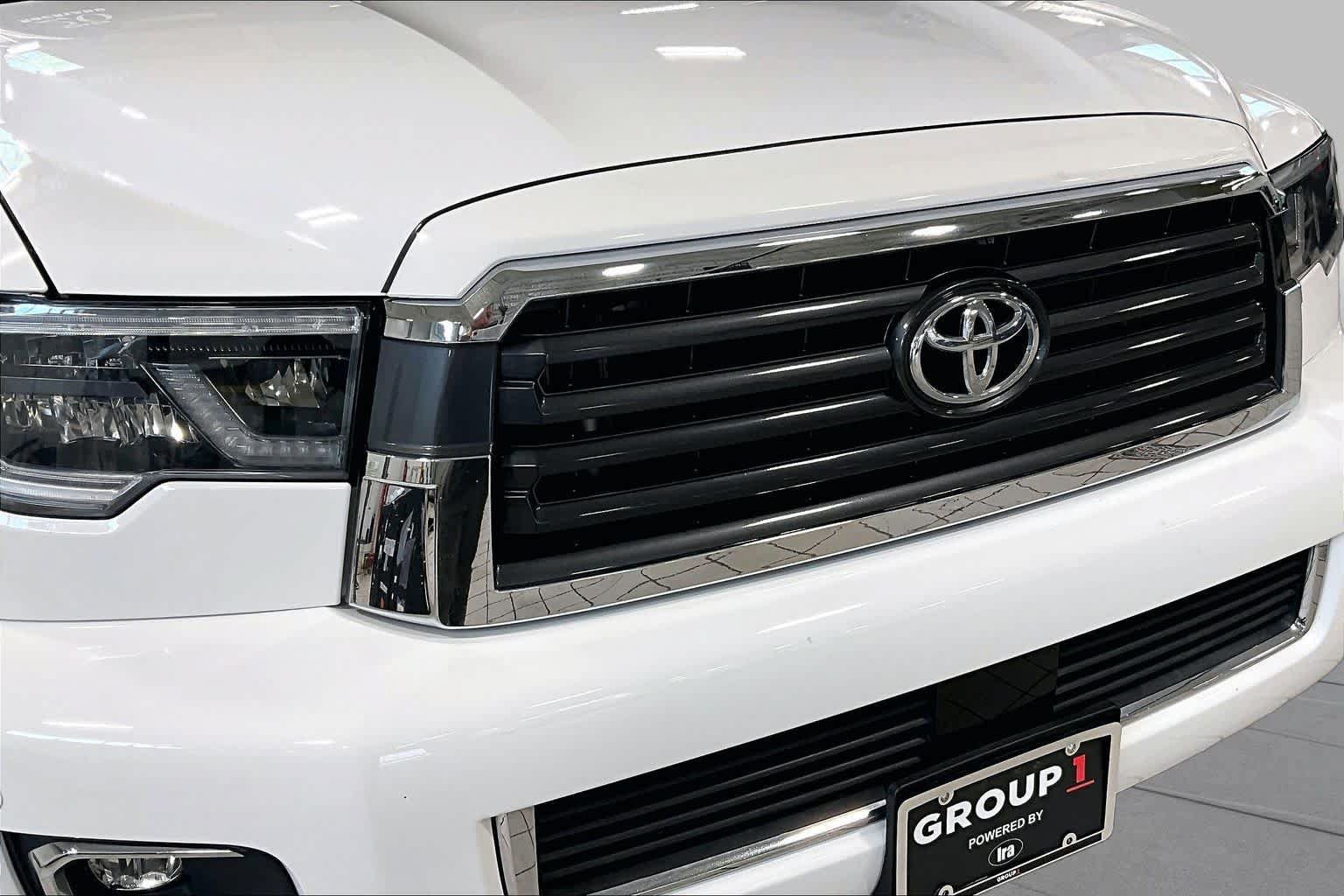 Used 2020 Toyota Sequoia Limited w/ Safety & Convenience Package AWD/4WD image 30
