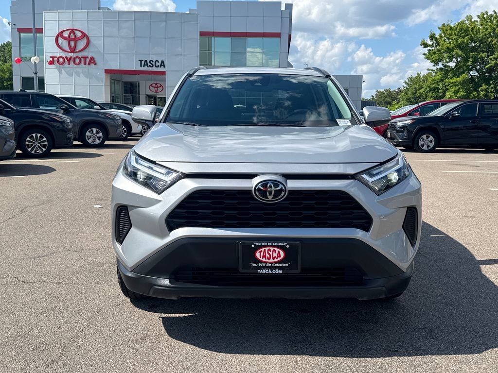 Used 2025 Toyota RAV4 XLE AWD/4WD image 2