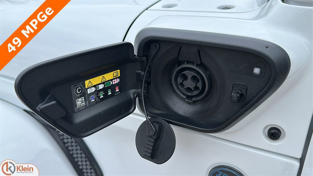 Used 2025 Jeep Wrangler Sahara 4xe image 12