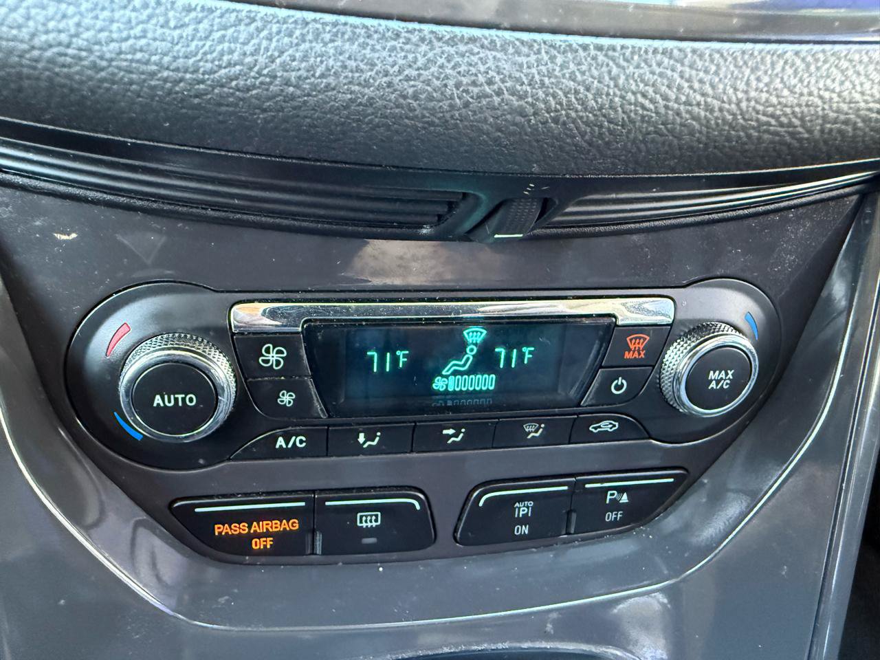 Used 2016 Ford Escape Titanium w/ Equipment Group 301A AWD/4WD image 10
