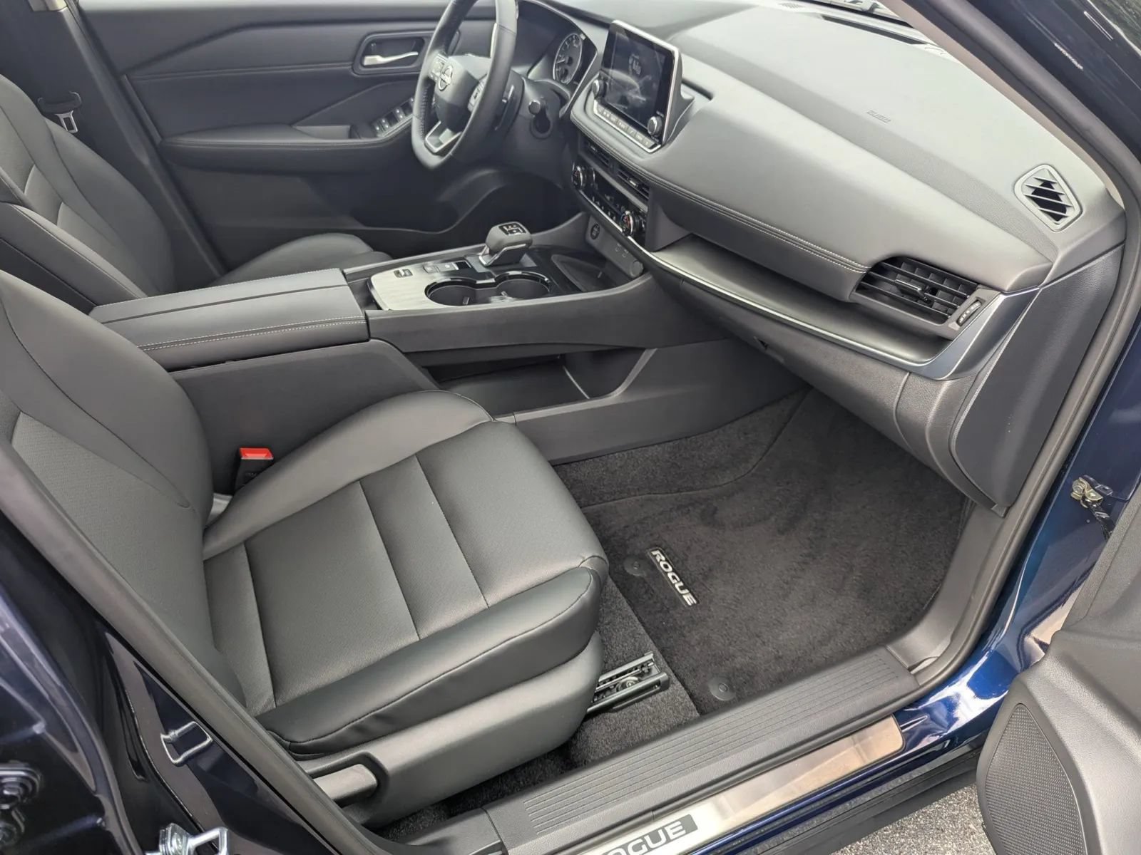 Used 2026 Nissan Rogue Dark Armor FWD image 12
