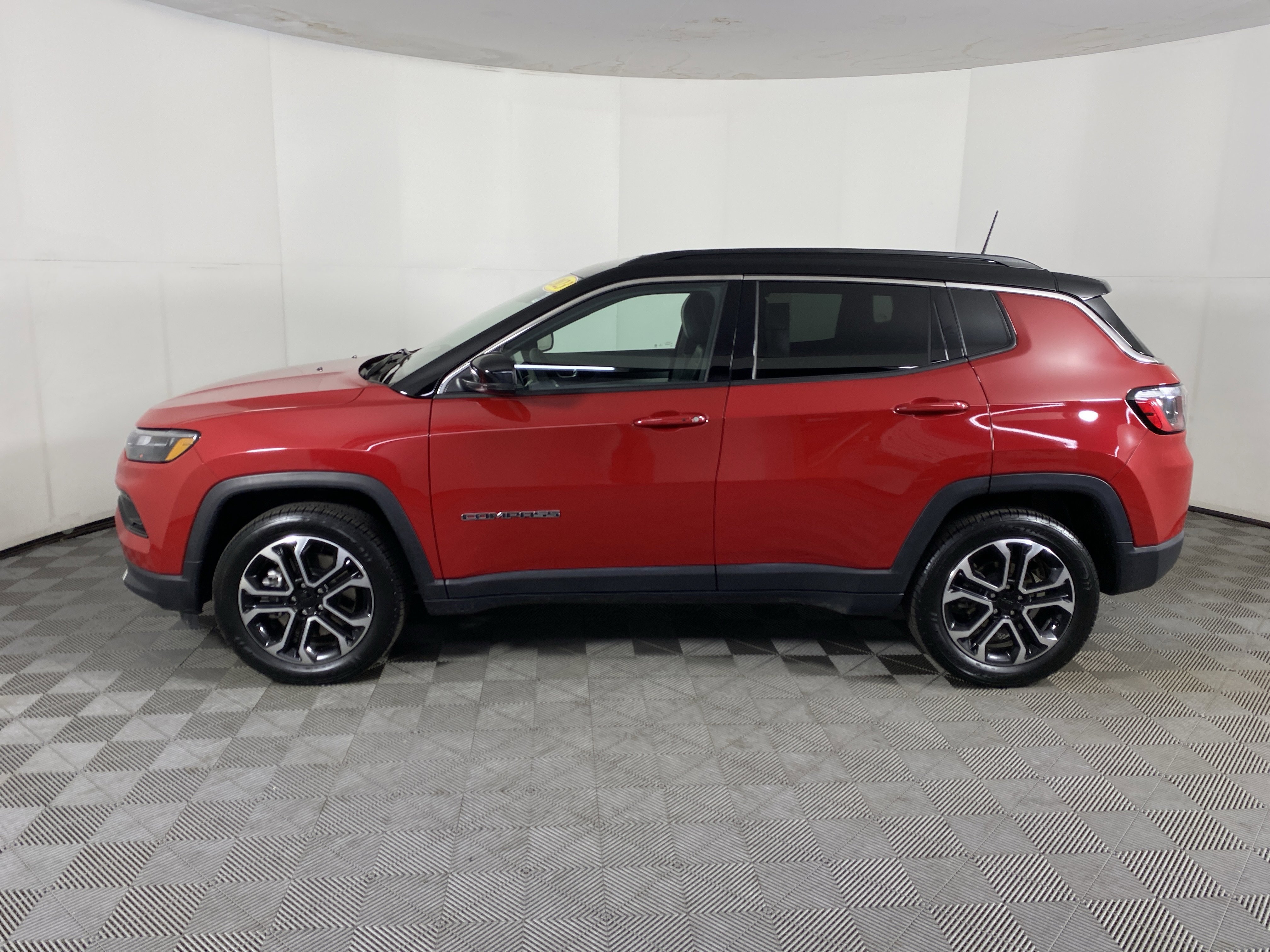 Used 2023 Jeep Compass Limited image 10