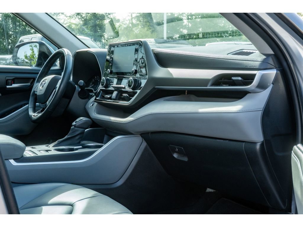 Used 2020 Toyota Highlander XLE FWD image 20