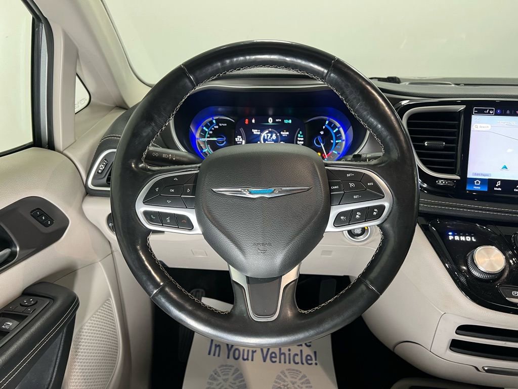 Used 2021 Chrysler Pacifica Touring-L image 15