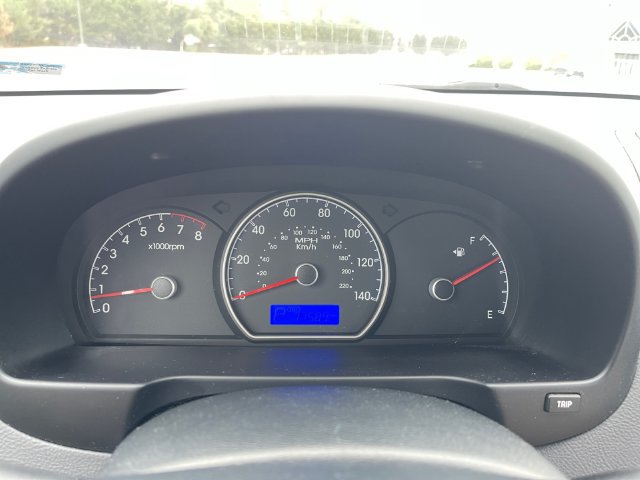 Used 2010 Hyundai Elantra GLS FWD image 18
