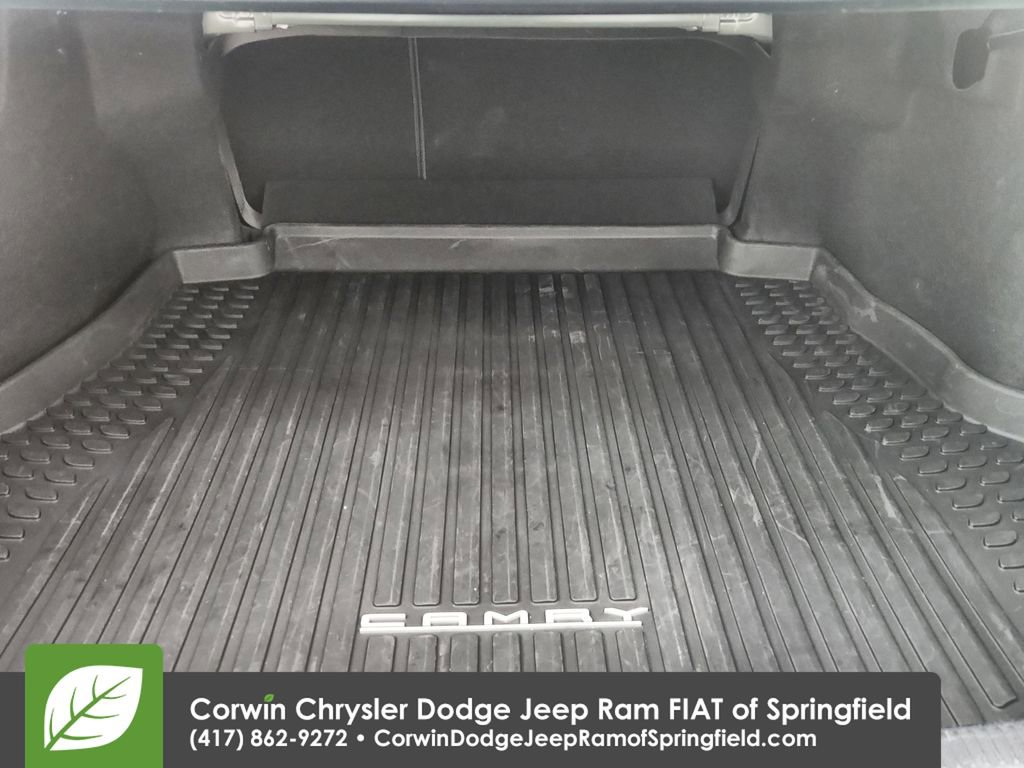 Used 2021 Toyota Camry LE image 31