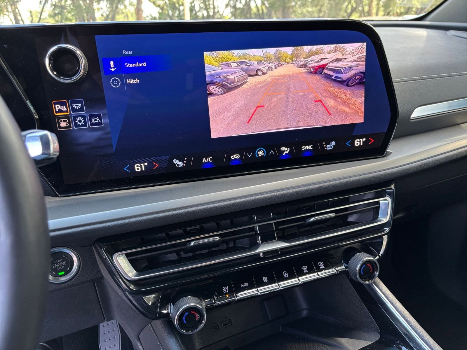 Used 2025 Chevrolet Traverse LT image 29