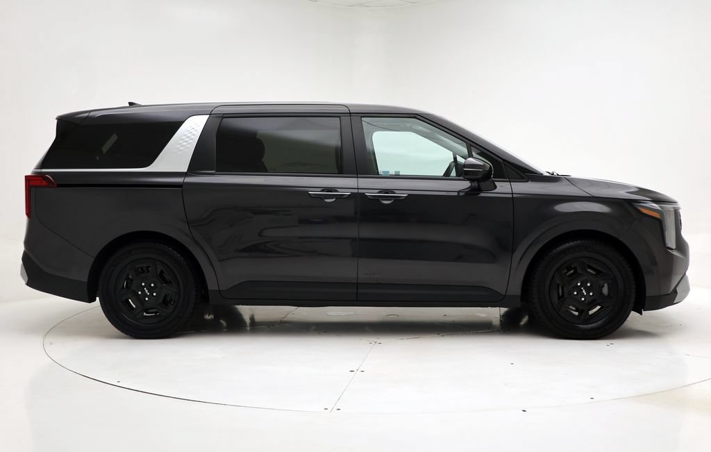 Used 2025 Kia Carnival FWD image 3