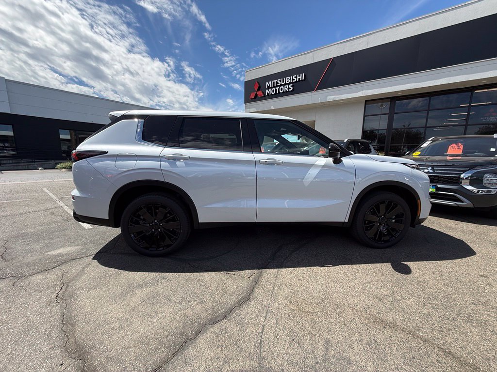 New 2026 Mitsubishi Outlander LE FWD image 14