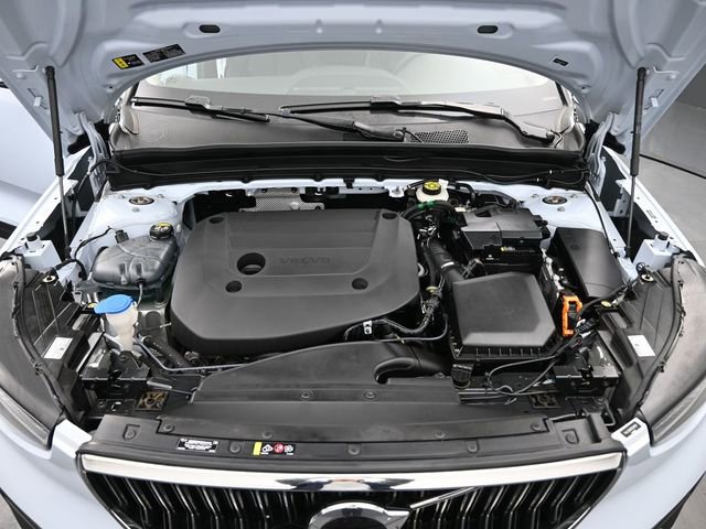 Used 2024 Volvo XC40 B5 Core AWD/4WD image 32