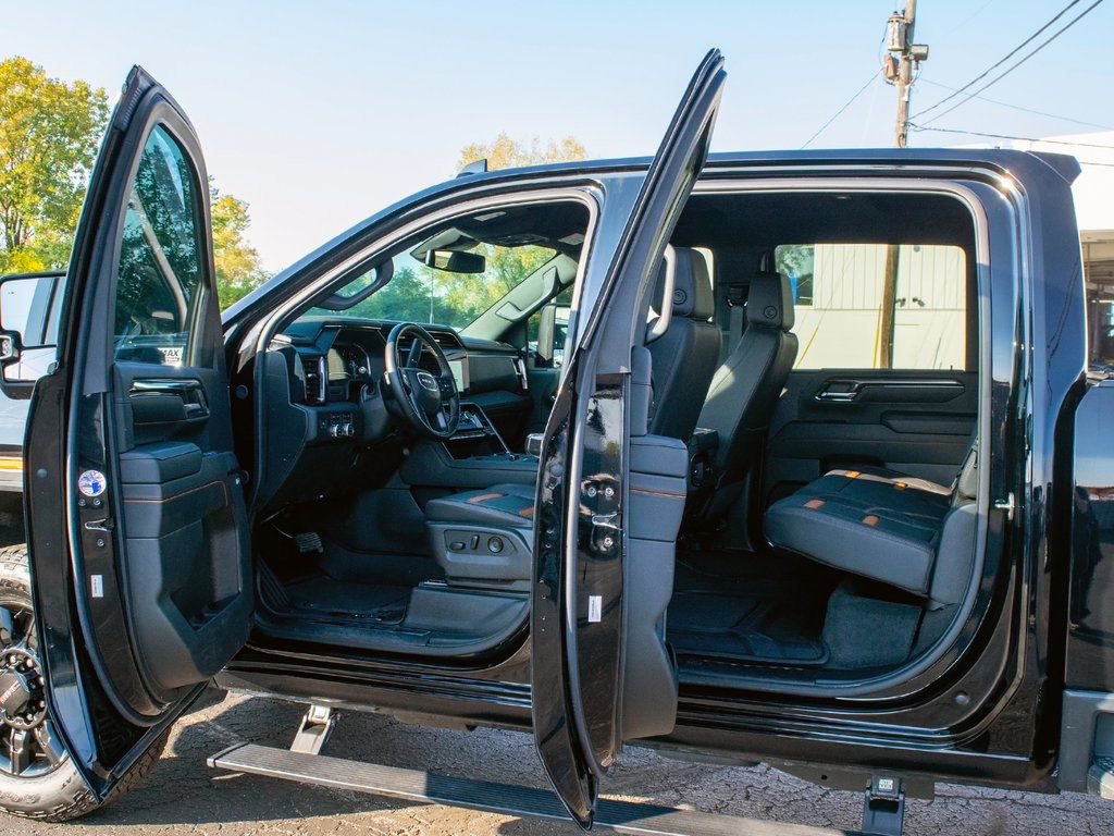 Used 2024 GMC Sierra 2500 AT4 w/ AT4 Preferred Package image 9