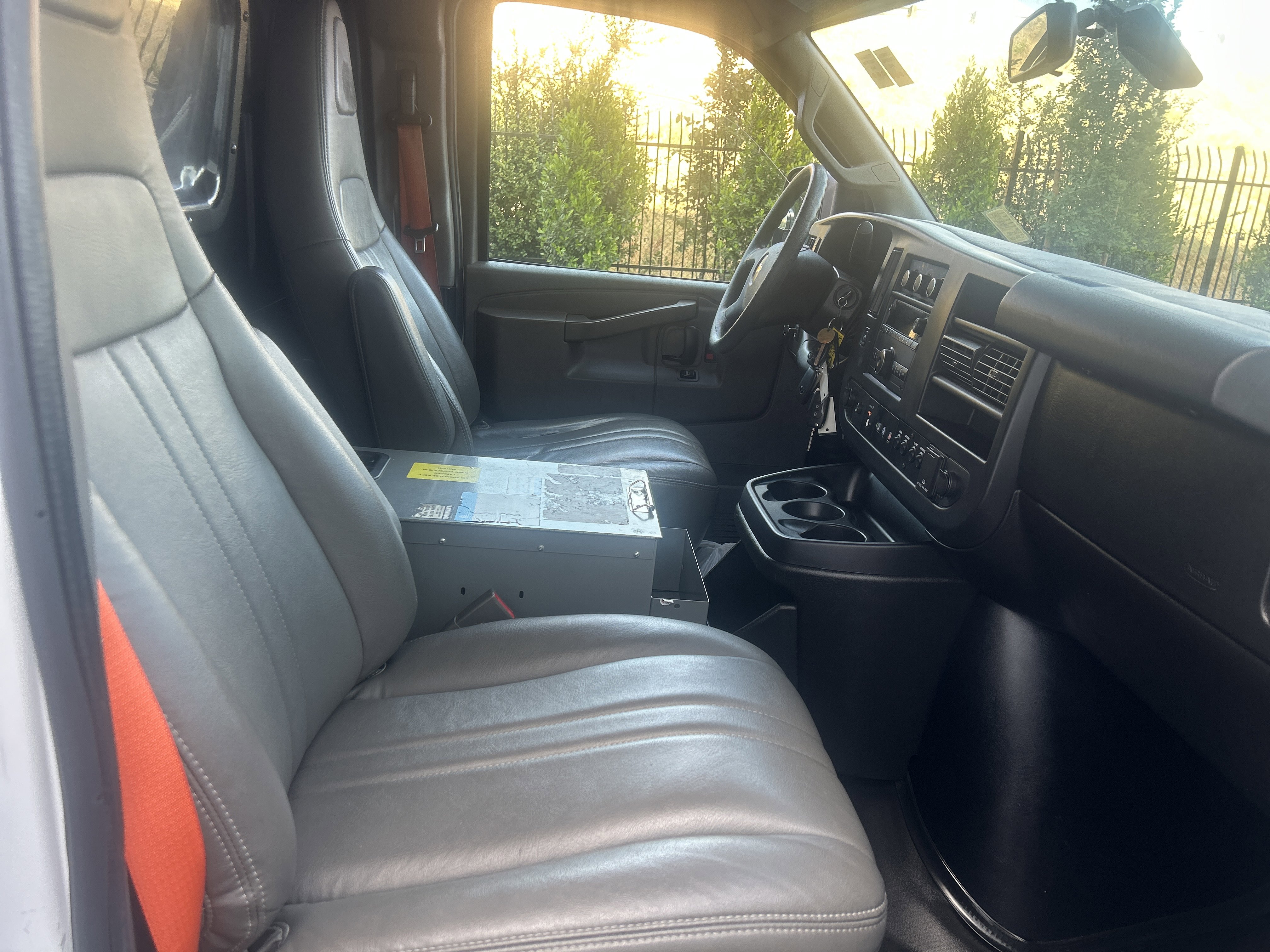 Used 2017 Chevrolet Express 2500 RWD image 17