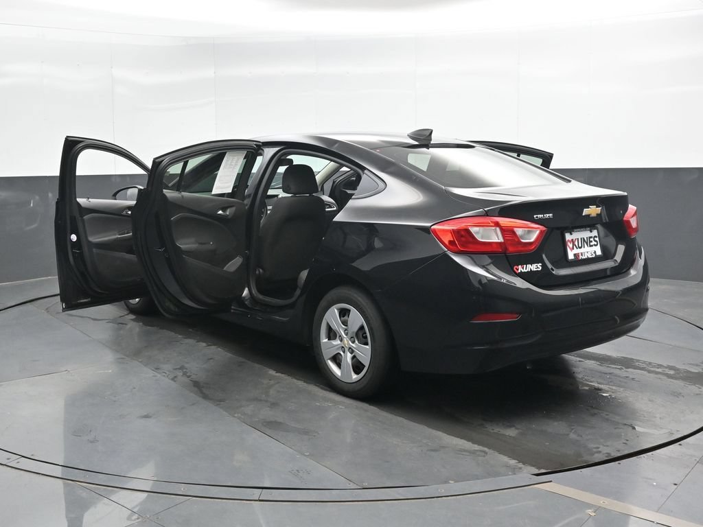 Used 2017 Chevrolet Cruze LS FWD image 47