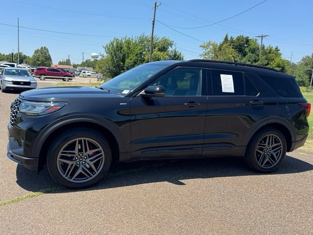 Used 2025 Ford Explorer ST-Line w/ ST-Line Street Pack AWD/4WD image 3