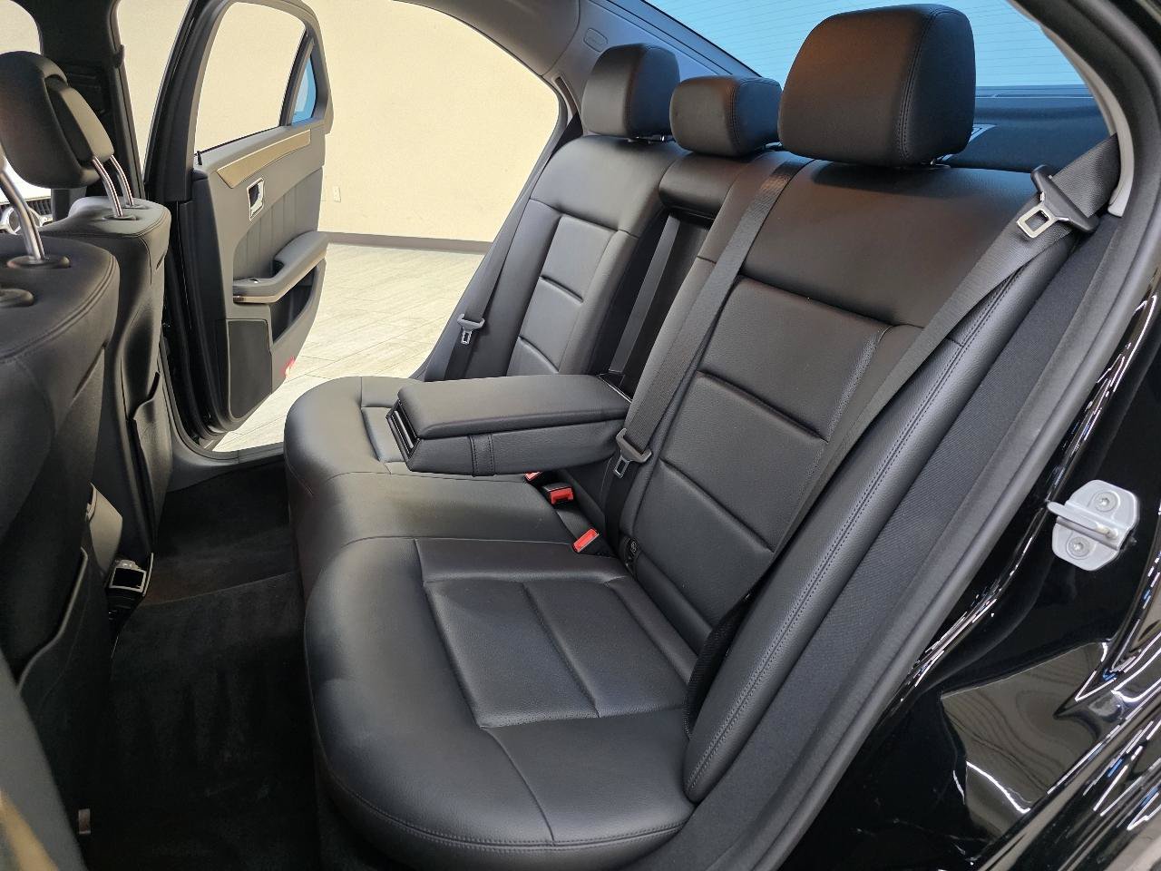 Used 2010 Mercedes-Benz E 350 Sedan image 24