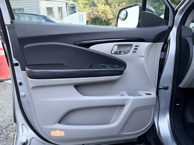 Used 2017 Honda Pilot Elite image 17