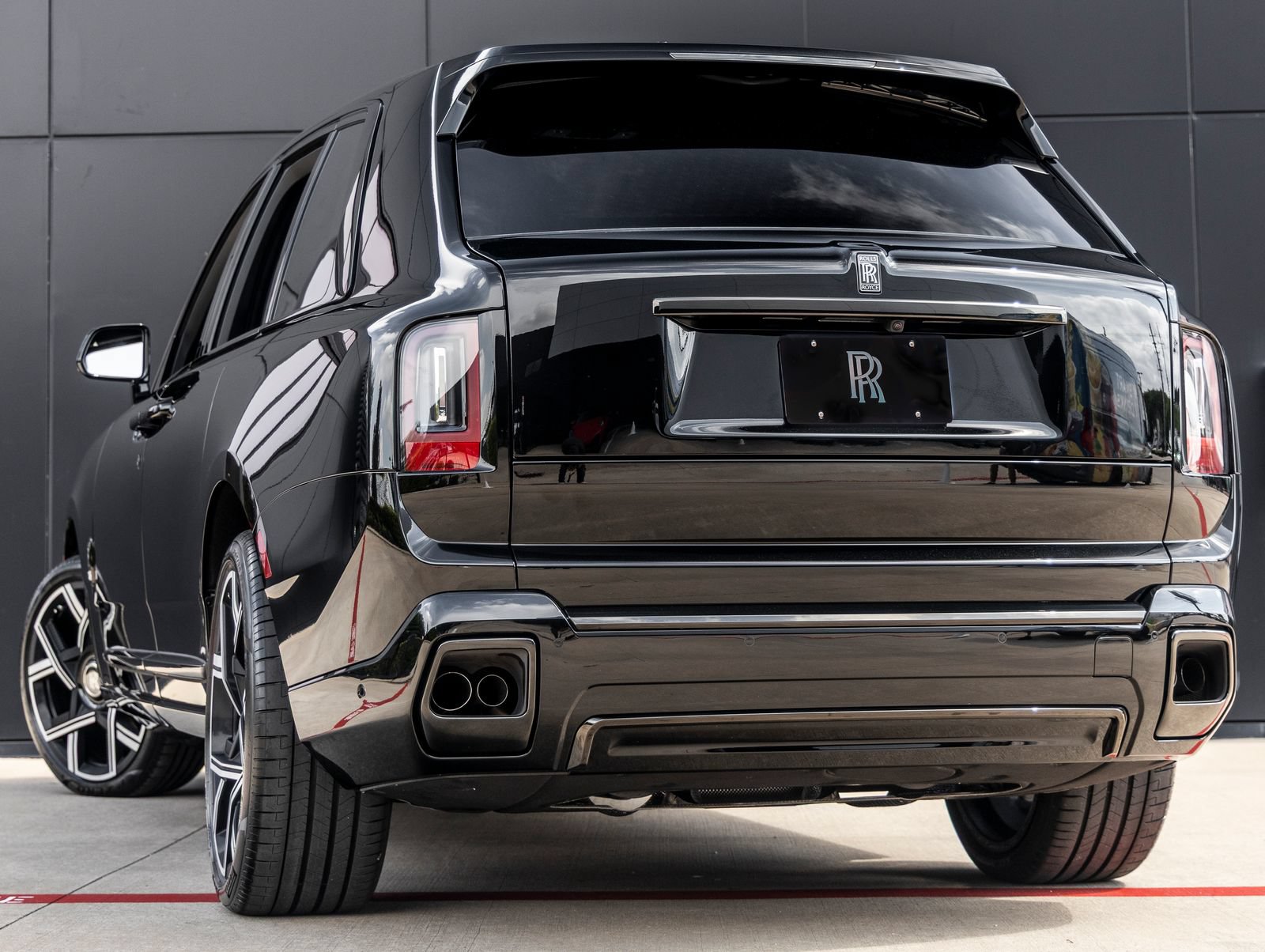 New 2027 Rolls-Royce Cullinan Black Badge AWD/4WD image 9