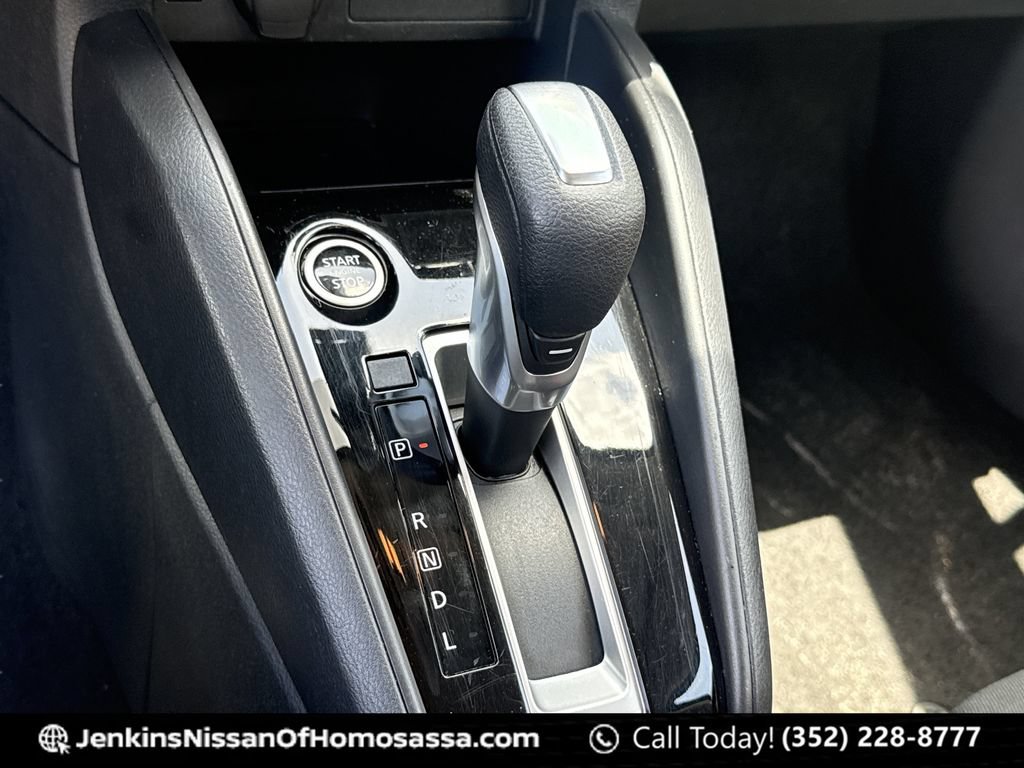 Certified 2024 Nissan Versa SR FWD image 38