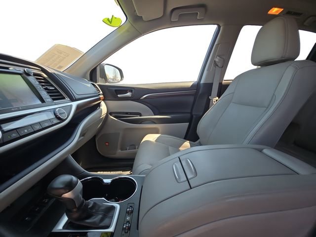 Used 2015 Toyota Highlander Limited Platinum image 11