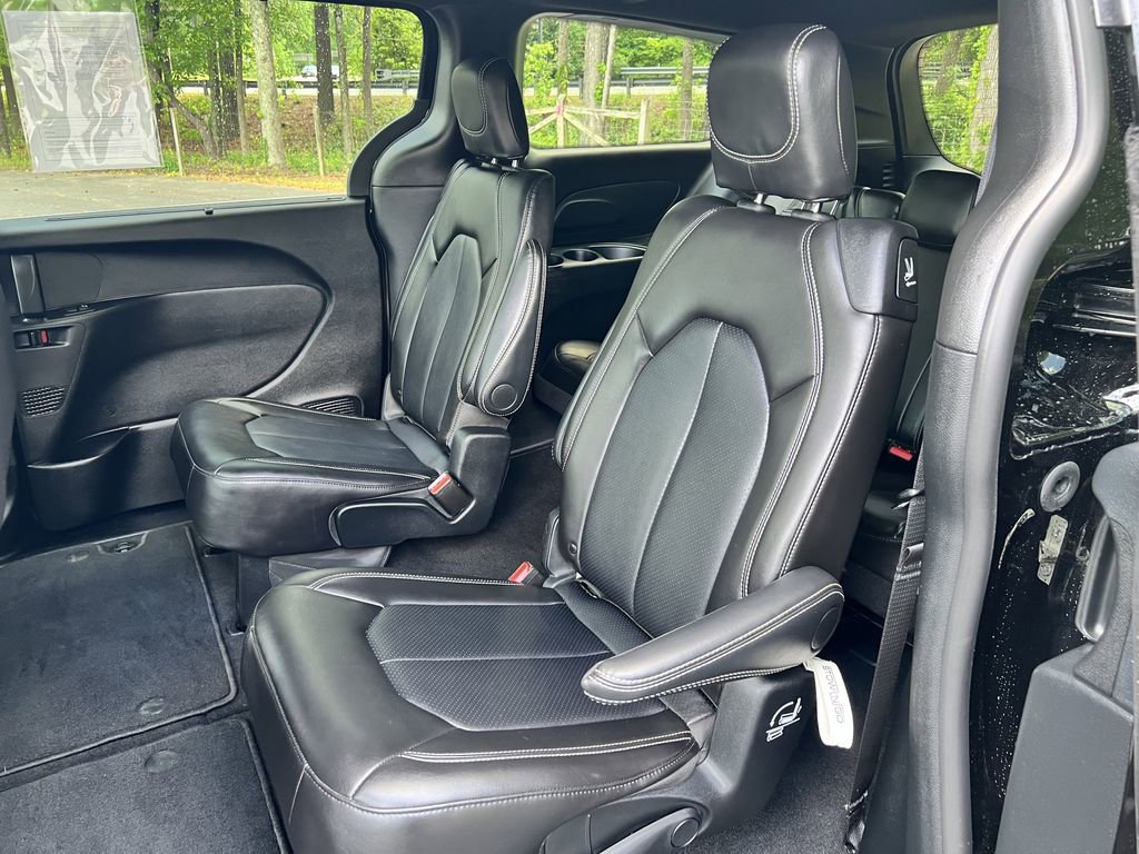 Used 2025 Chrysler Pacifica Select FWD image 15
