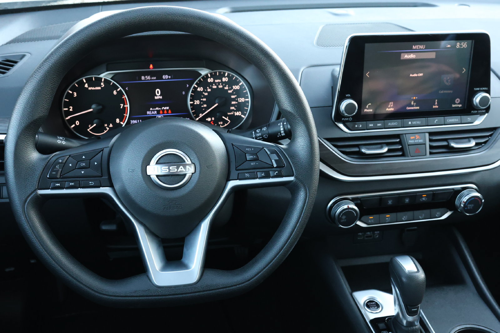 Used 2025 Nissan Altima 2.5 SV FWD image 15