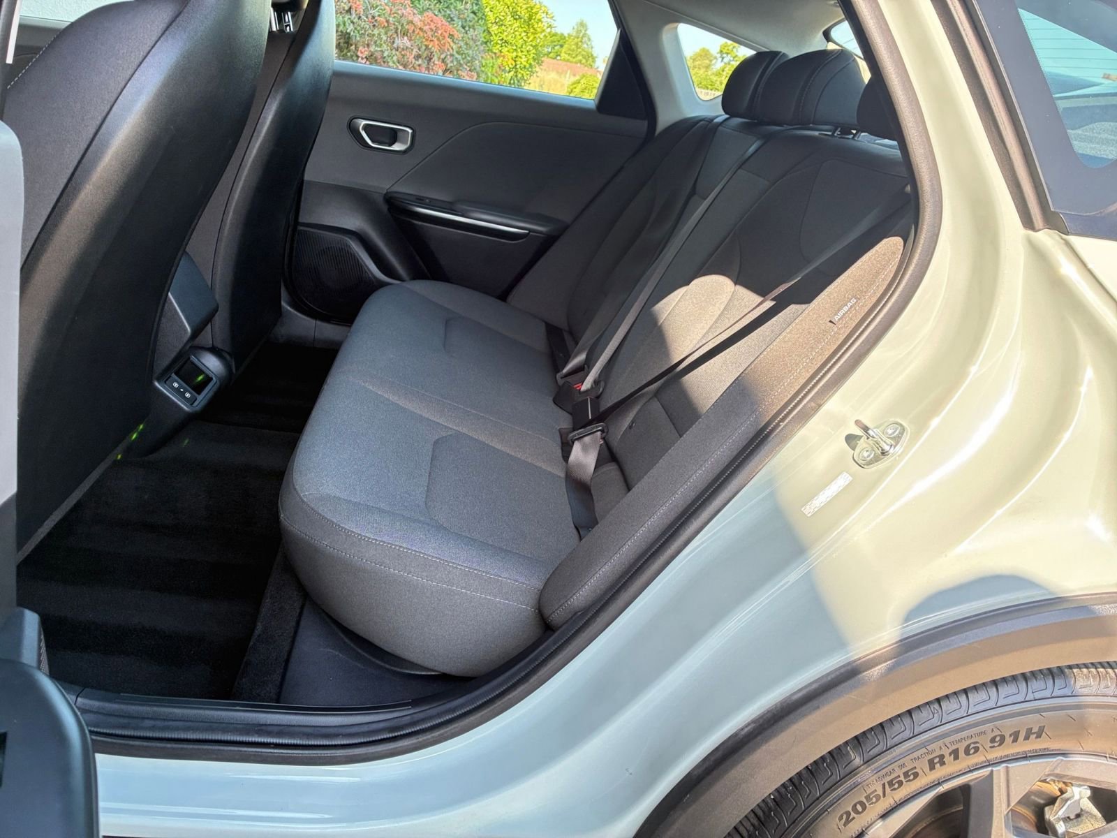 Used 2025 Kia K4 LXS FWD image 37