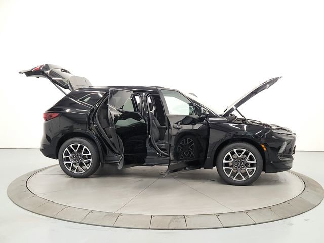 Used 2025 Chevrolet Blazer RS image 16