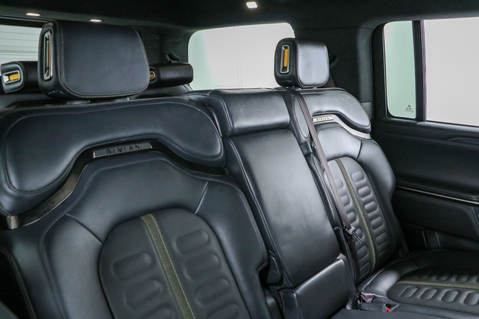 Used 2024 Rivian R1S Adventure AWD/4WD image 27