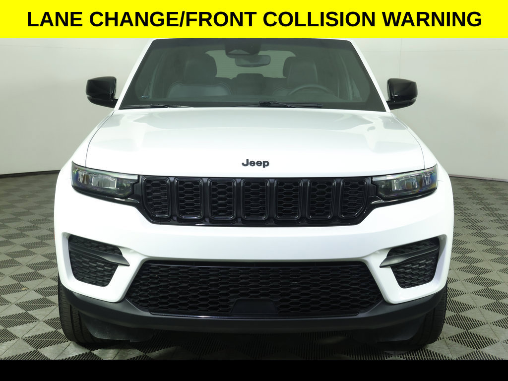 Used 2023 Jeep Grand Cherokee Altitude AWD/4WD image 10