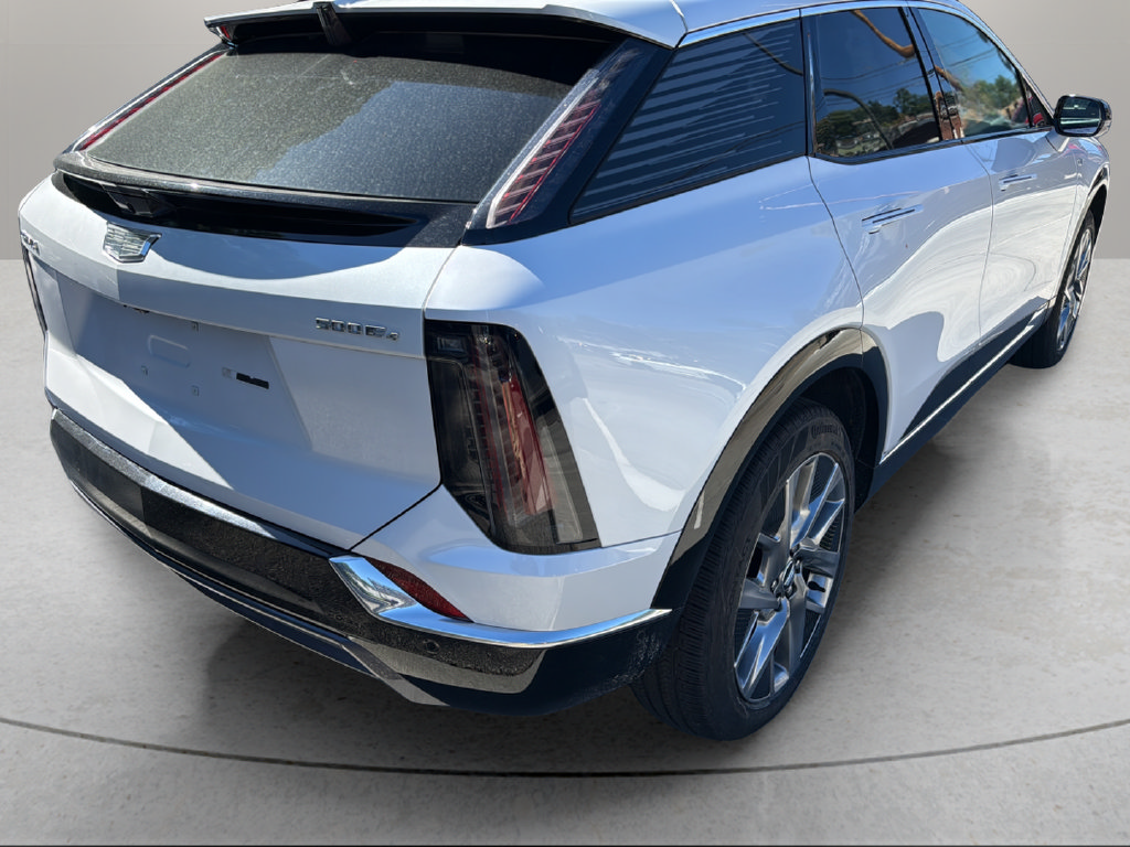 Certified 2025 Cadillac Optiq Luxury 2 w/ LPO, Floor Liner Package AWD/4WD image 11