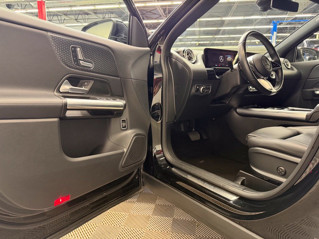 Used 2025 Mercedes-Benz GLA 250 image 17