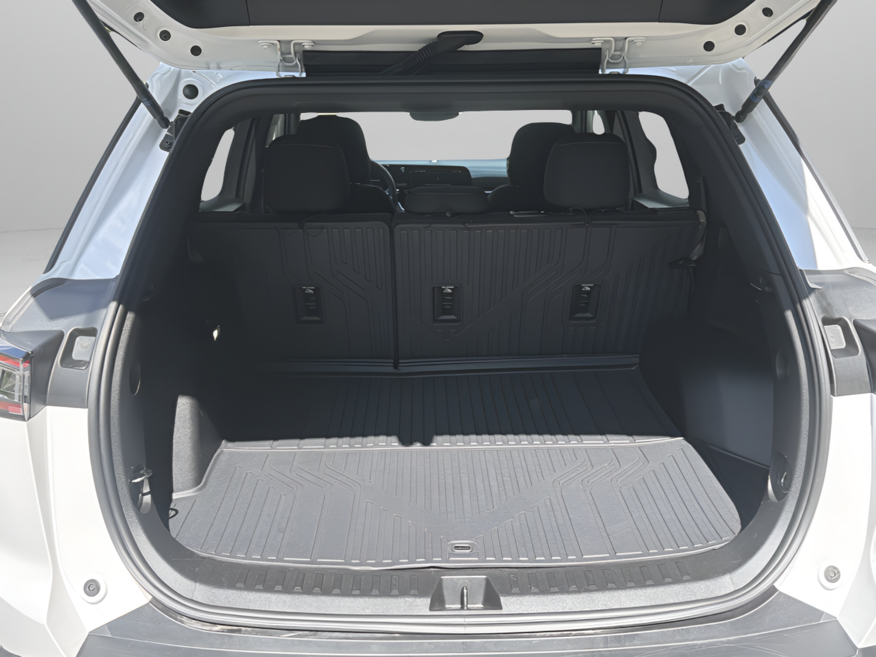 Used 2025 Chevrolet Equinox LT AWD/4WD image 24