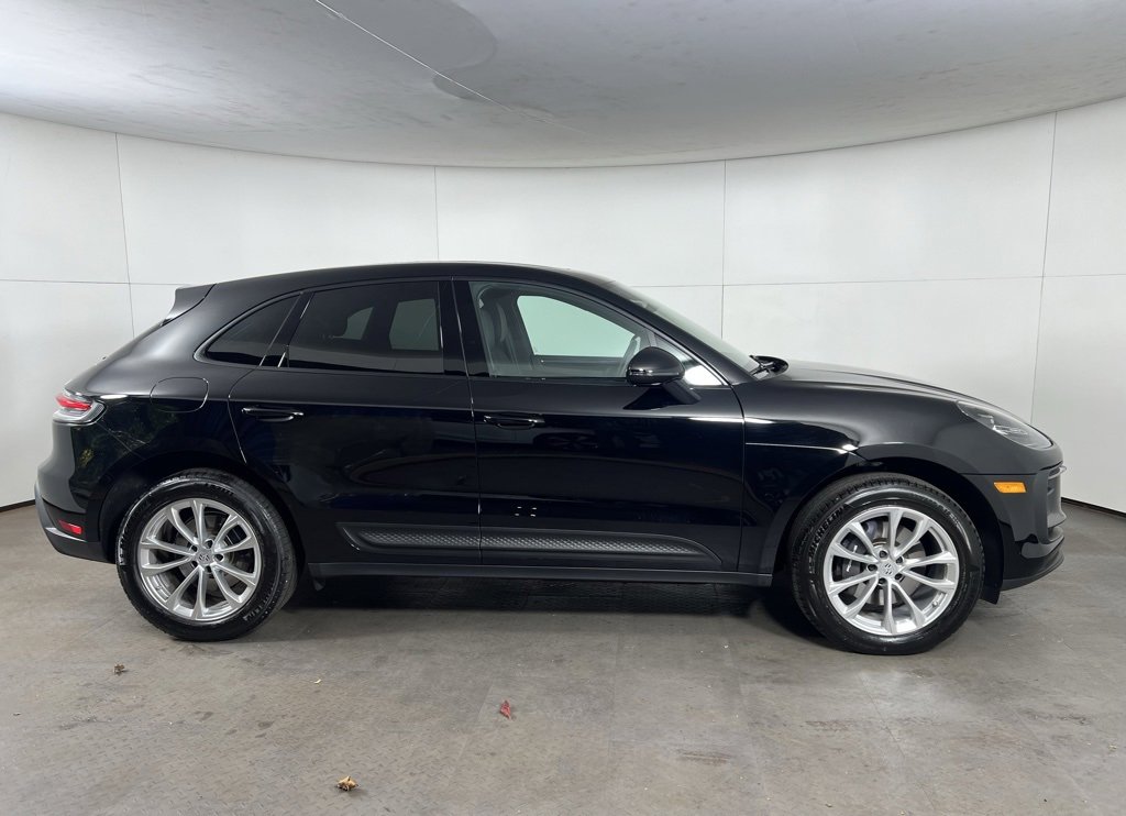 Used 2025 Porsche Macan image 8